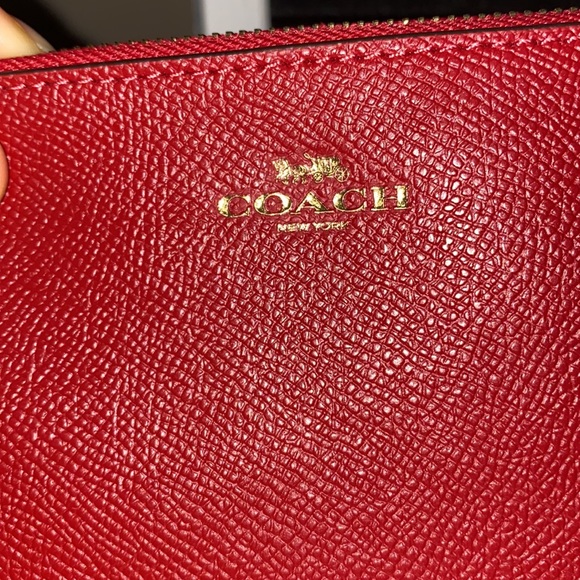 COACH CORNER ZIP WRISTLET Bight red - Picture 9 of 9